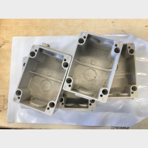 Drejeafbryder IP44-55 underlag for stikkontakt med 2 blanketter op og 1 blanket ned, lysegr (BRUGTE