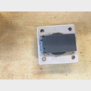 Drejeafbryder IP44-55 indsats stikkontakt 2-pol med jord, lysegr - (BRUGTE)