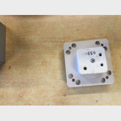 Drejeafbryder IP44-55 indsats stikkontakt 2-pol med jord, lysegr - (BRUGTE)