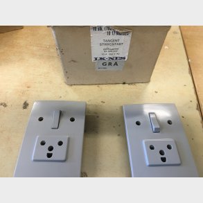 LK Tangent stikkontakt planforsnket med jord gr