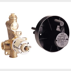 Internt badkar och duschbatteri