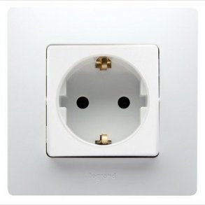 Niloe stikkontakt 230V SCHUKO 2 POL + N HVID