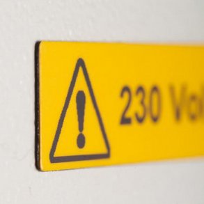 Polyester / S3100, BBP30, BBP31, BBP33, BBP35, BBP37. S�lv. 25.40 x 50.80 mm. 300 stk/rl.