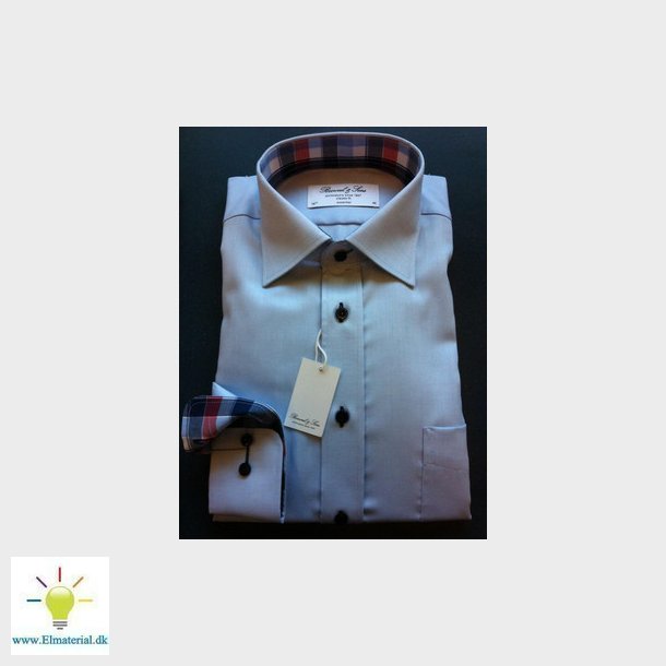 Lng&auml;rmad herrskjorta, klassisk passform, ljusbl, storlek 44.