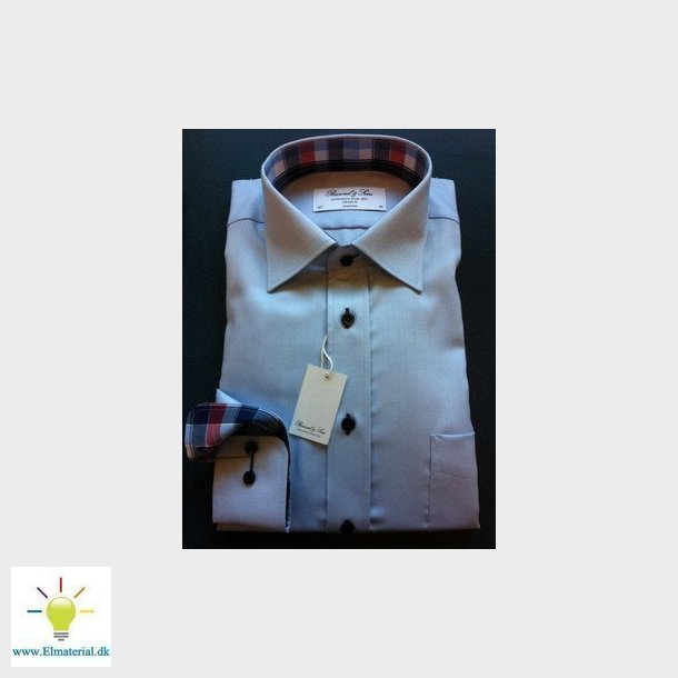 Lng&auml;rmad herrskjorta, klassisk passform, ljusbl, storlek 48.