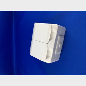 NORTIC Stikkontakt dobbelt Vandret med sidejord og b�rnesikring IP44 Hvid 16A/250V