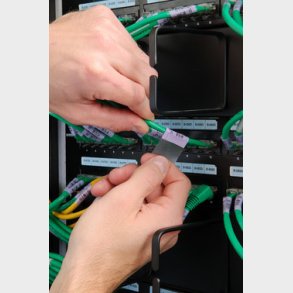  Svart p� vitt/transparent sj&auml;lvlaminerande vinyl, 12,70 mm x 19,05 mm 360 etikett(er)/box (BMP41, BMP51,